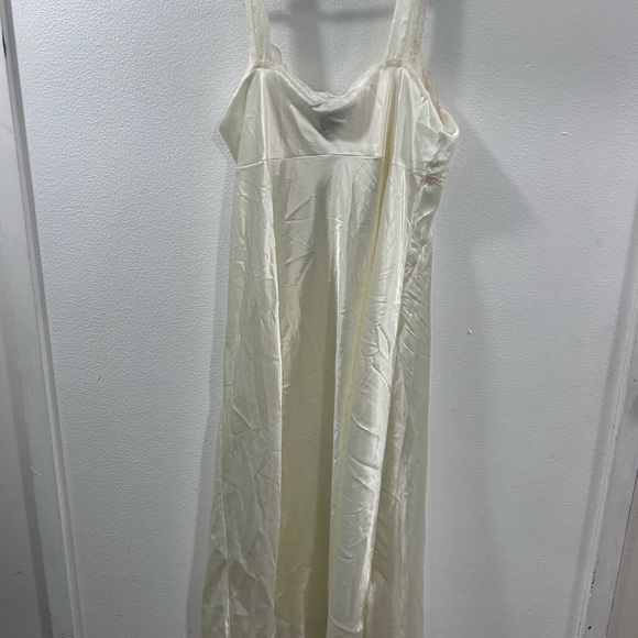Vintage Ivory Satin Chemise with Lace Details - Picture 5 of 6